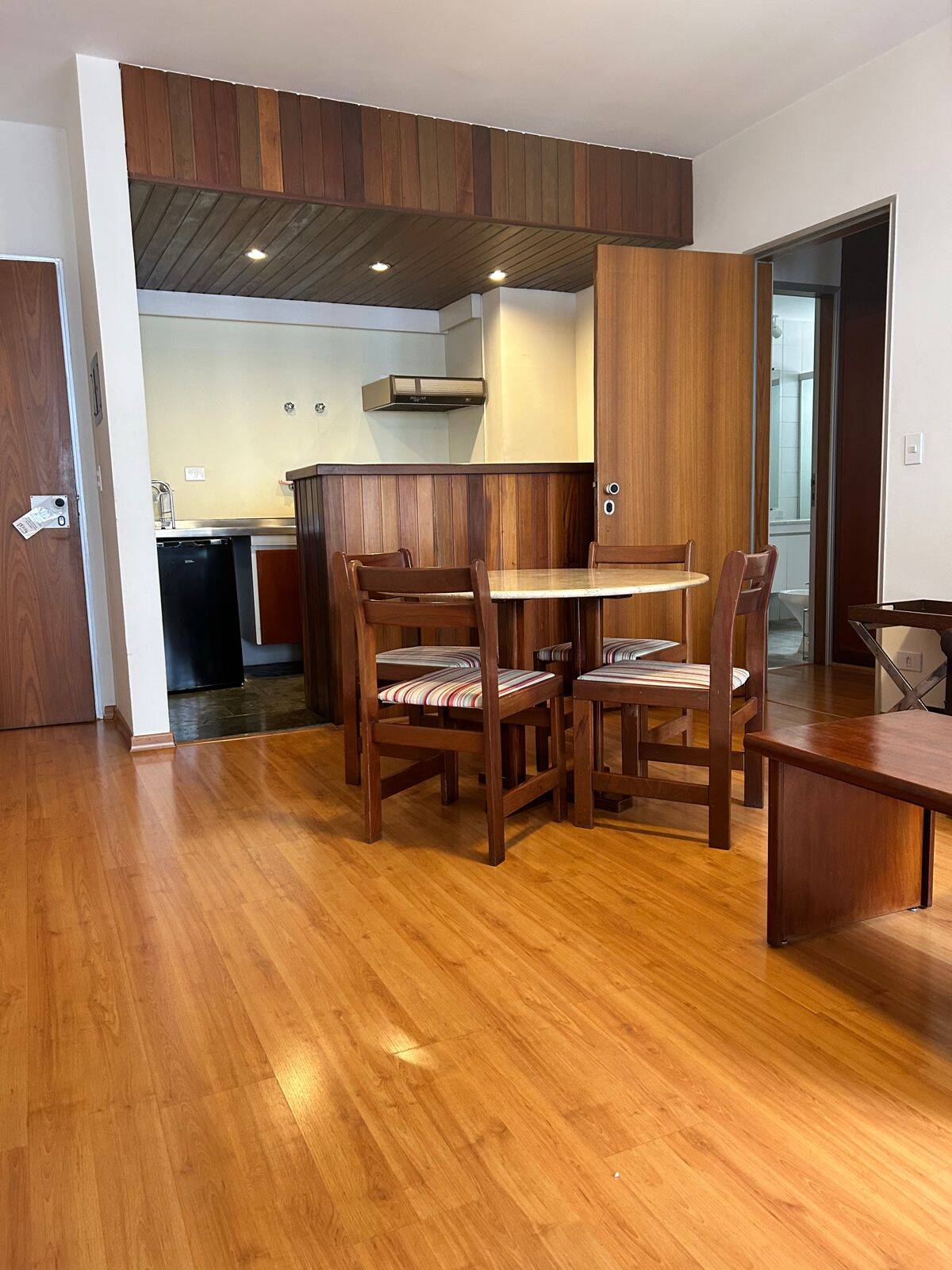 Apartamento para alugar com 1 quarto, 58m² - Foto 1