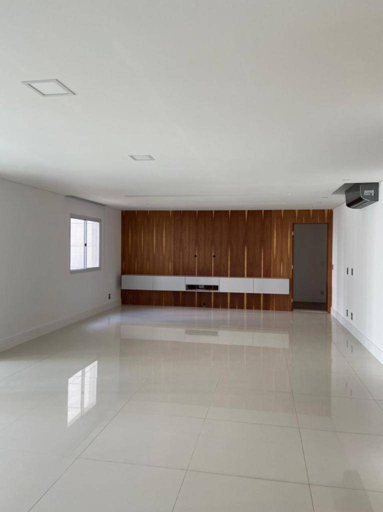 Apartamento para alugar com 4 quartos, 236m² - Foto 4