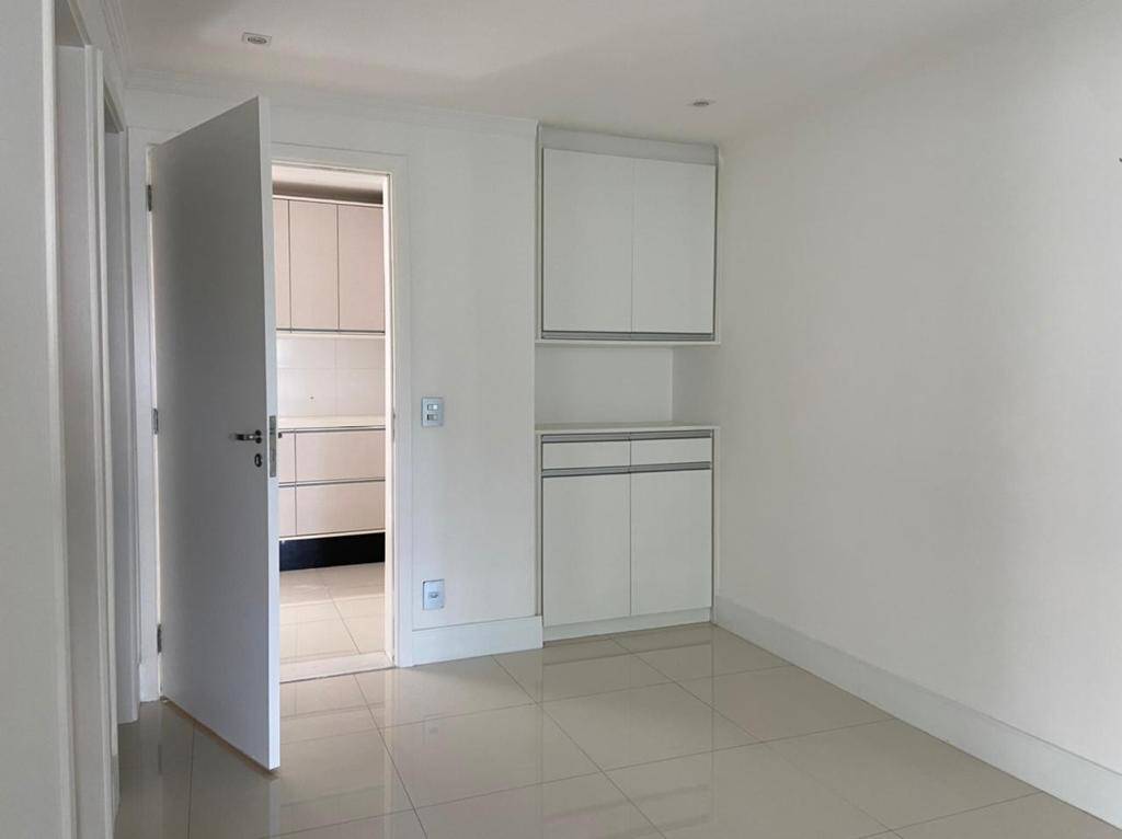 Apartamento para alugar com 4 quartos, 236m² - Foto 7