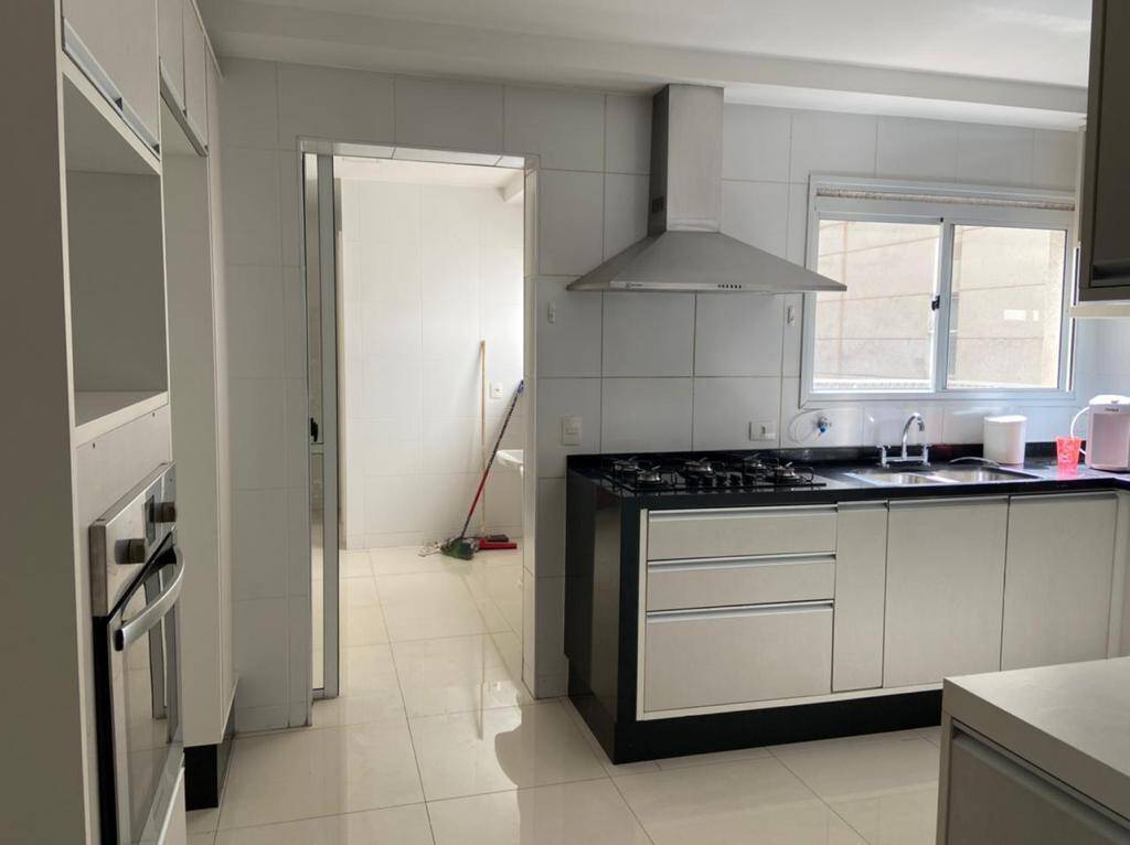 Apartamento para alugar com 4 quartos, 236m² - Foto 9