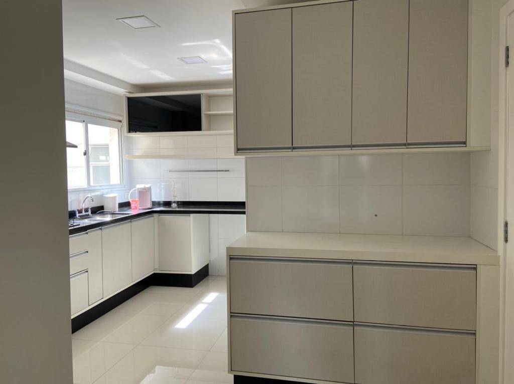 Apartamento para alugar com 4 quartos, 236m² - Foto 8