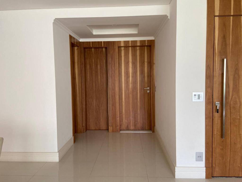 Apartamento para alugar com 4 quartos, 236m² - Foto 3