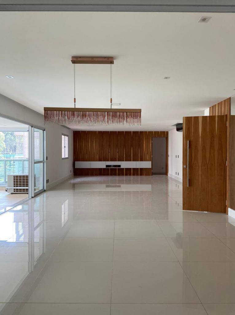 Apartamento para alugar com 4 quartos, 236m² - Foto 5