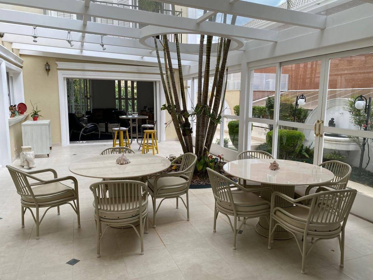 Casa à venda e aluguel com 4 quartos, 560m² - Foto 2