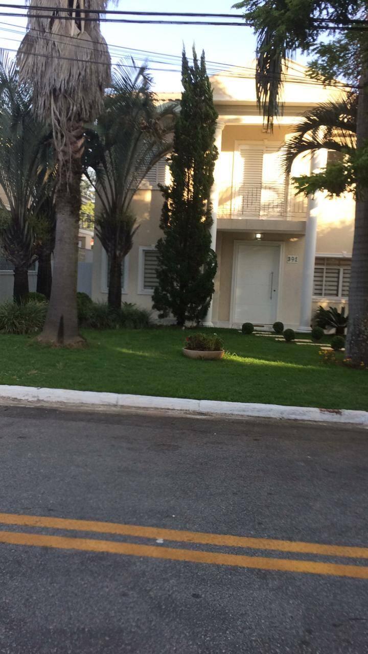 Casa à venda e aluguel com 4 quartos, 400m² - Foto 1