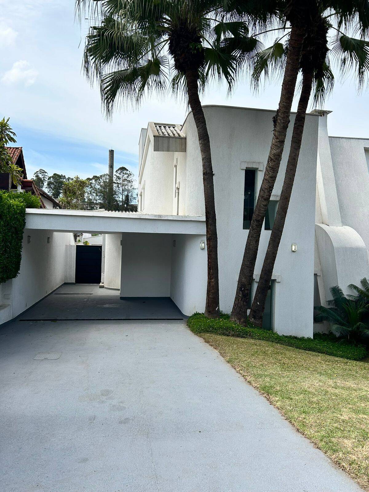 Casa à venda com 4 quartos, 342m² - Foto 1