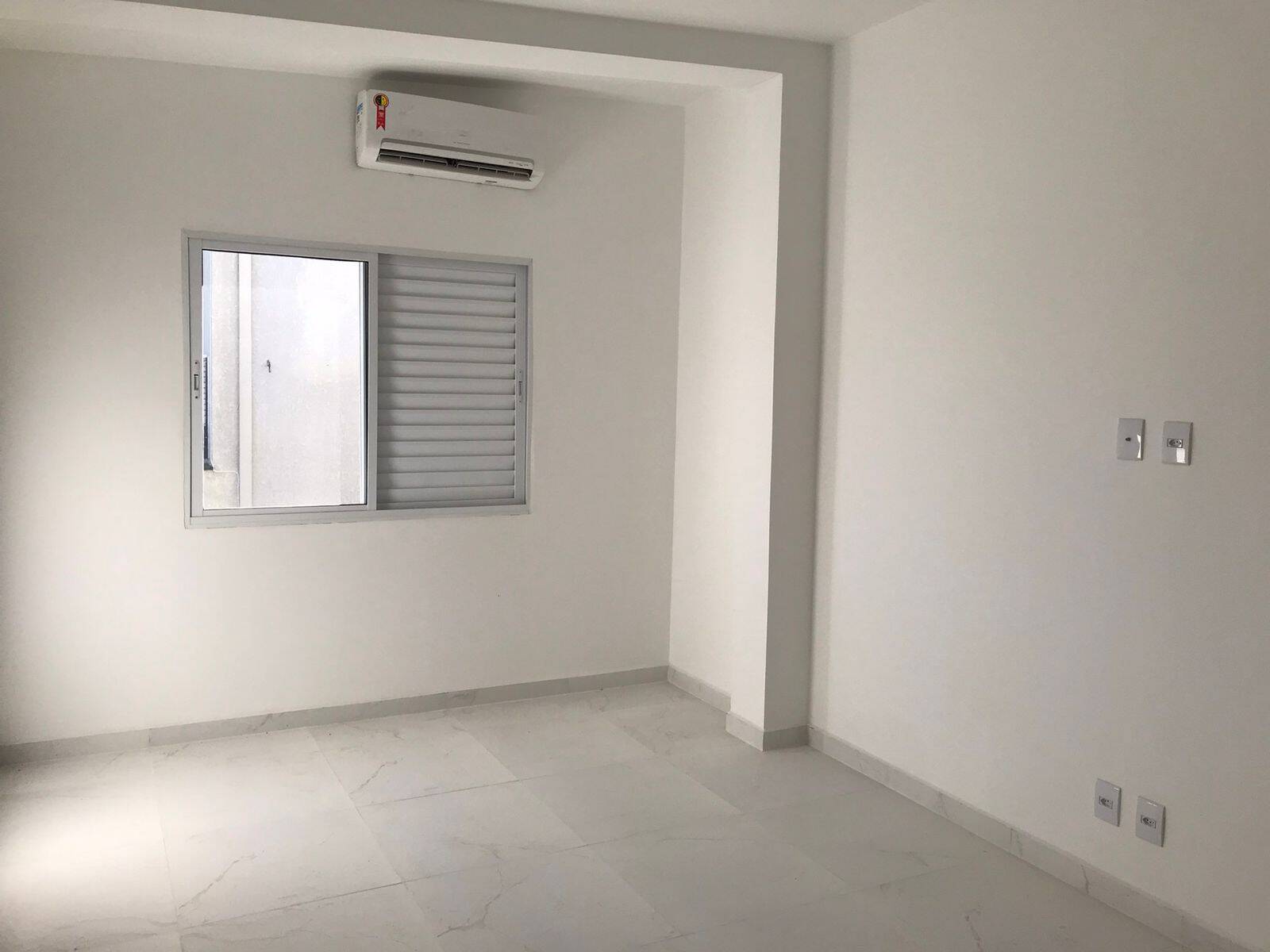 Casa à venda com 4 quartos, 342m² - Foto 14