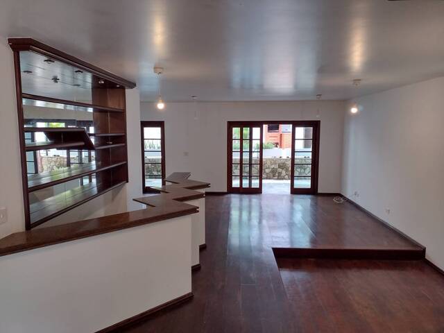 #4696 - Casa para Locação em Santana de Parnaíba - SP