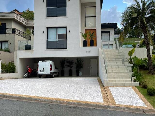 #4704 - Casa para Locação em Santana de Parnaíba - SP