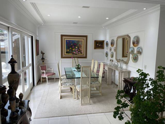 Casa para Venda em Santana de Parnaíba - 4