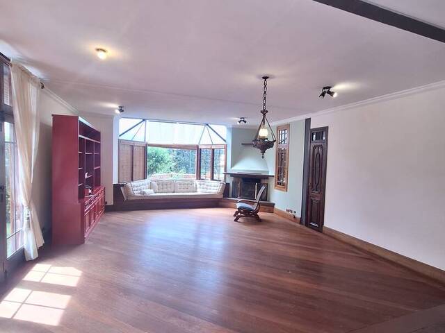 Casa para Venda em Santana de Parnaíba - 5