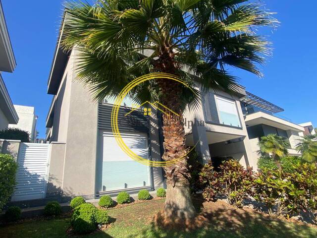 Casa para Venda em Santana de Parnaíba - 4