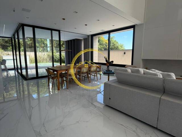 #4882 - Casa para Venda em Santana de Parnaíba - SP