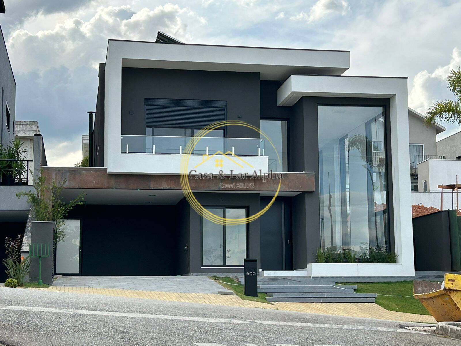 Casa, 4 quartos, 356 m² - Foto 1