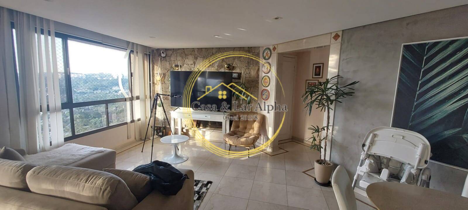 Apartamento para alugar com 3 quartos, 160m² - Foto 1